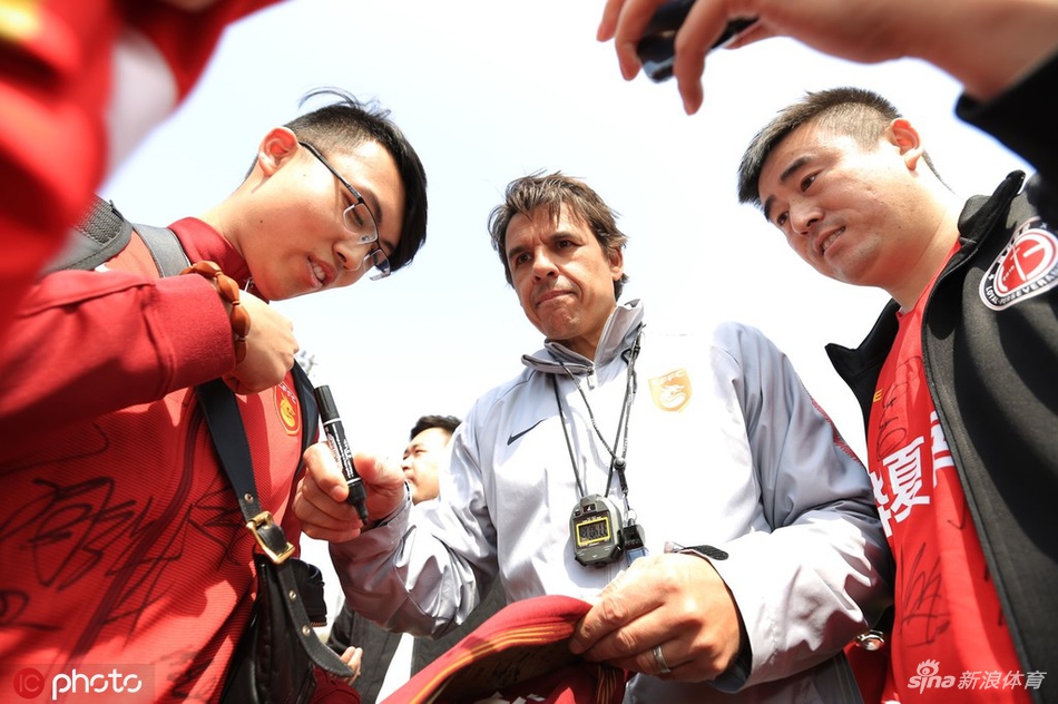 科尔曼在发布会大赞主场球迷