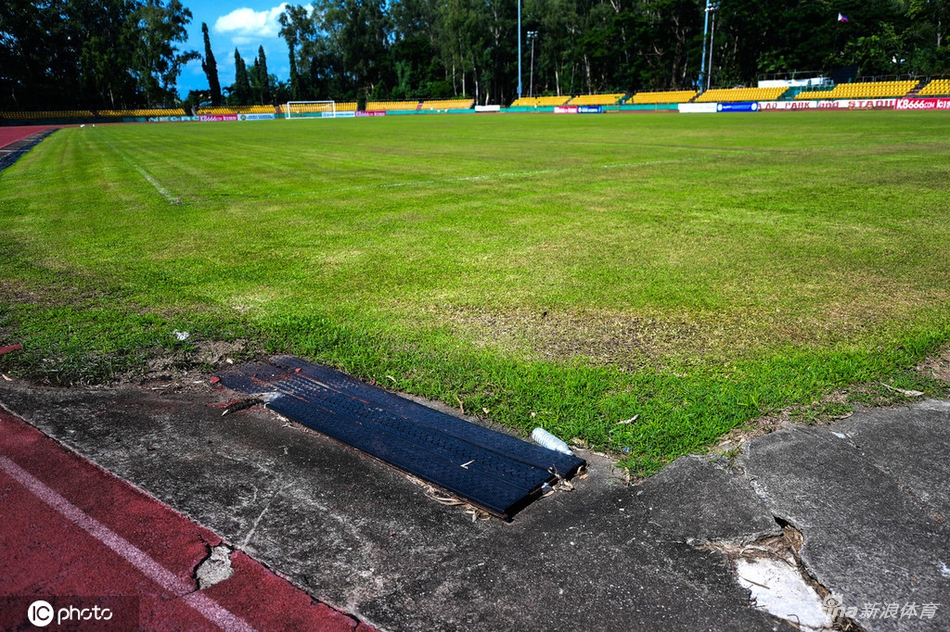 小崔來主持，估計都比這貨好，功課都沒做足，白瞎這么好的活動