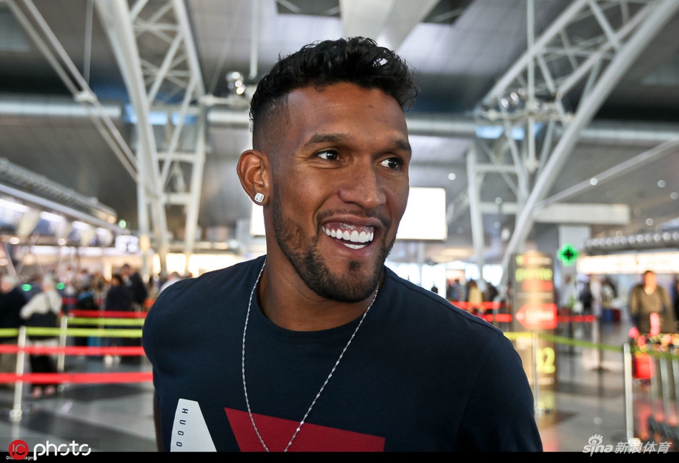 海牛逃过一劫！陈哲超不停球贴地斩破门，裁判判罚图多列越位在先