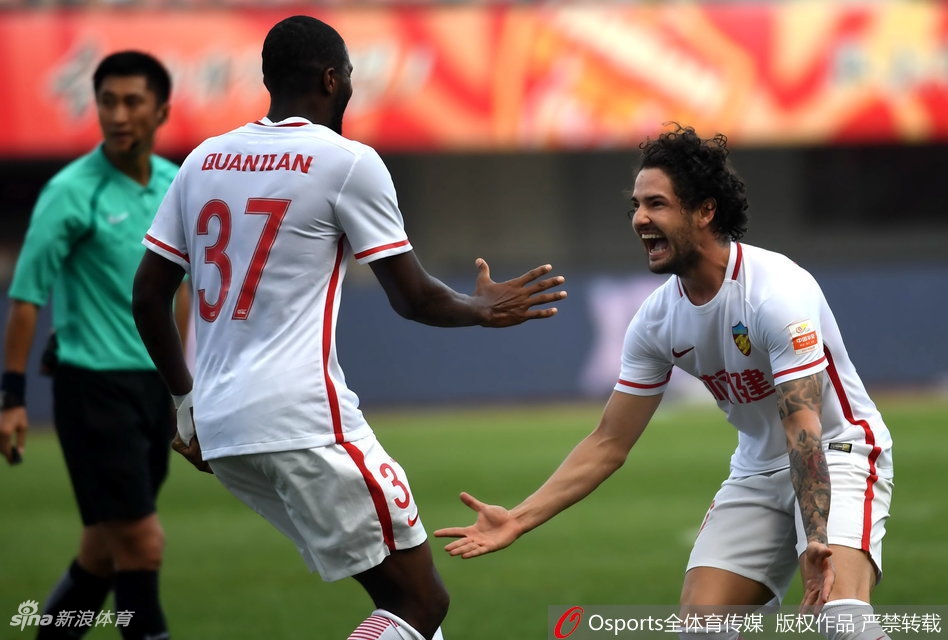 [流言板]庫里第二節僅6分鐘，投籃6中6、三分5中5、罰球1中1狂砍18分