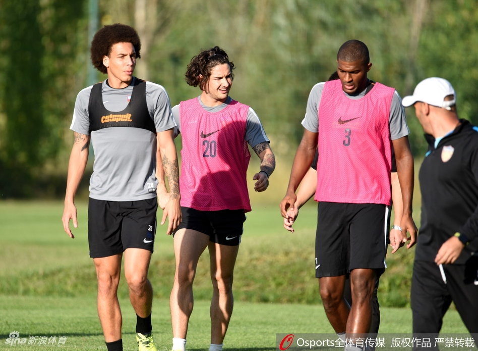 韩镕泽赛后：赢球靠全队奋不顾身地去拼，感谢球迷一年来的支持