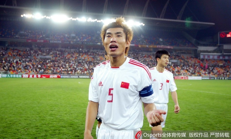 .时间6月2日,国足在客场迎战泰国,这也是队长郑