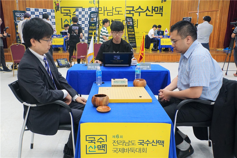 陈耀烨将仅存的日本棋手山下敬吾淘汰