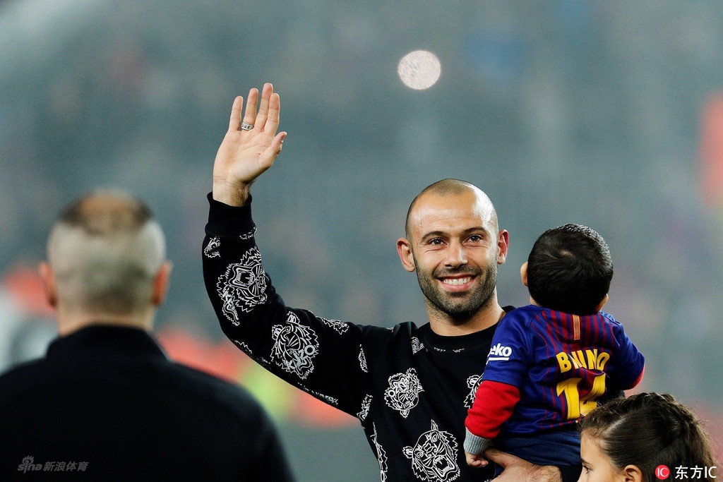 侯琨向世界跆拳道联合会博物馆捐赠火炬