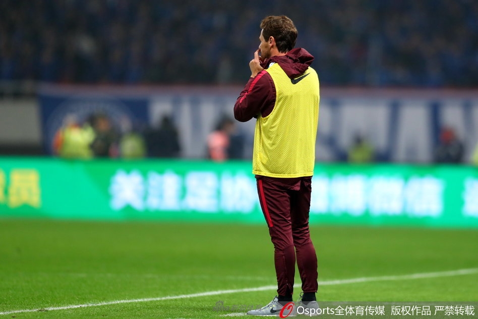 博阿斯孤单落寞。