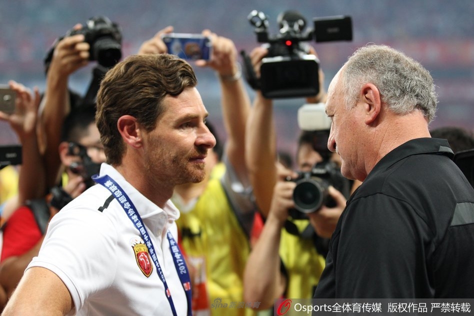 博阿斯与斯科拉里交谈