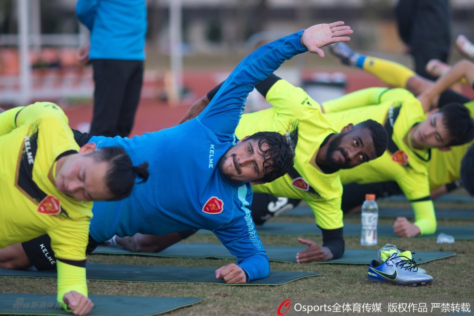 从国安三少到留洋德甲的金左脚！国足新少帅邵佳一，是如何炼成的