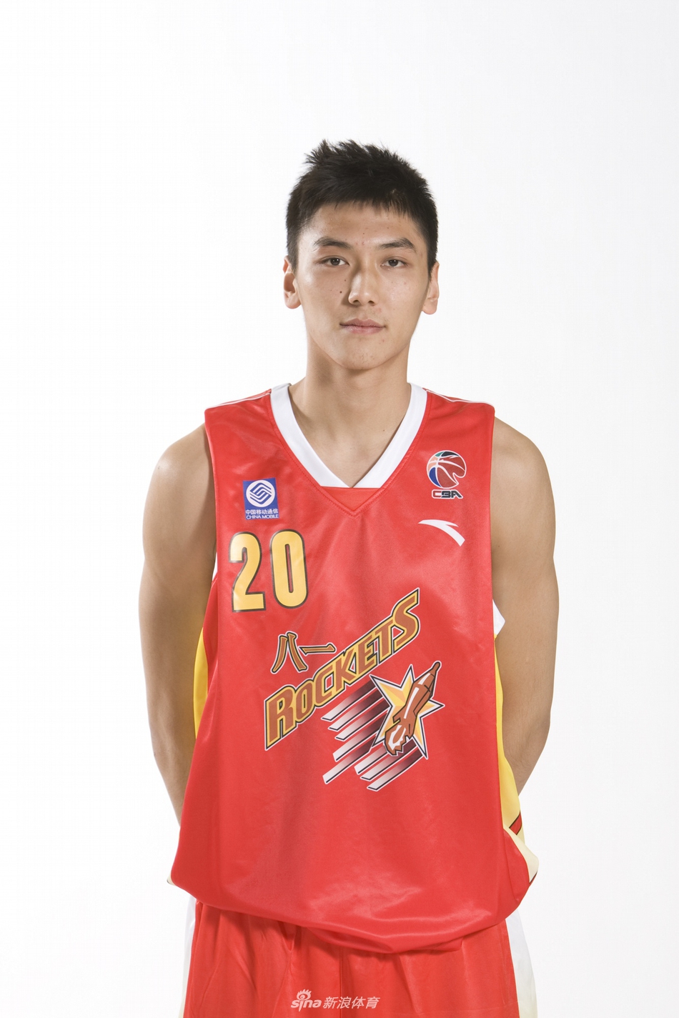 北京队的双子星方硕与王骁辉，那年他们一同升入一队，定妆照上并排站立，笑容干净而纯粹，是彼此青春的最佳见证者。