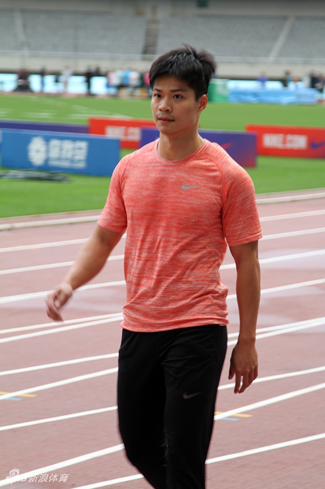 苏炳添备战上海钻石联赛_高清图集_新浪网