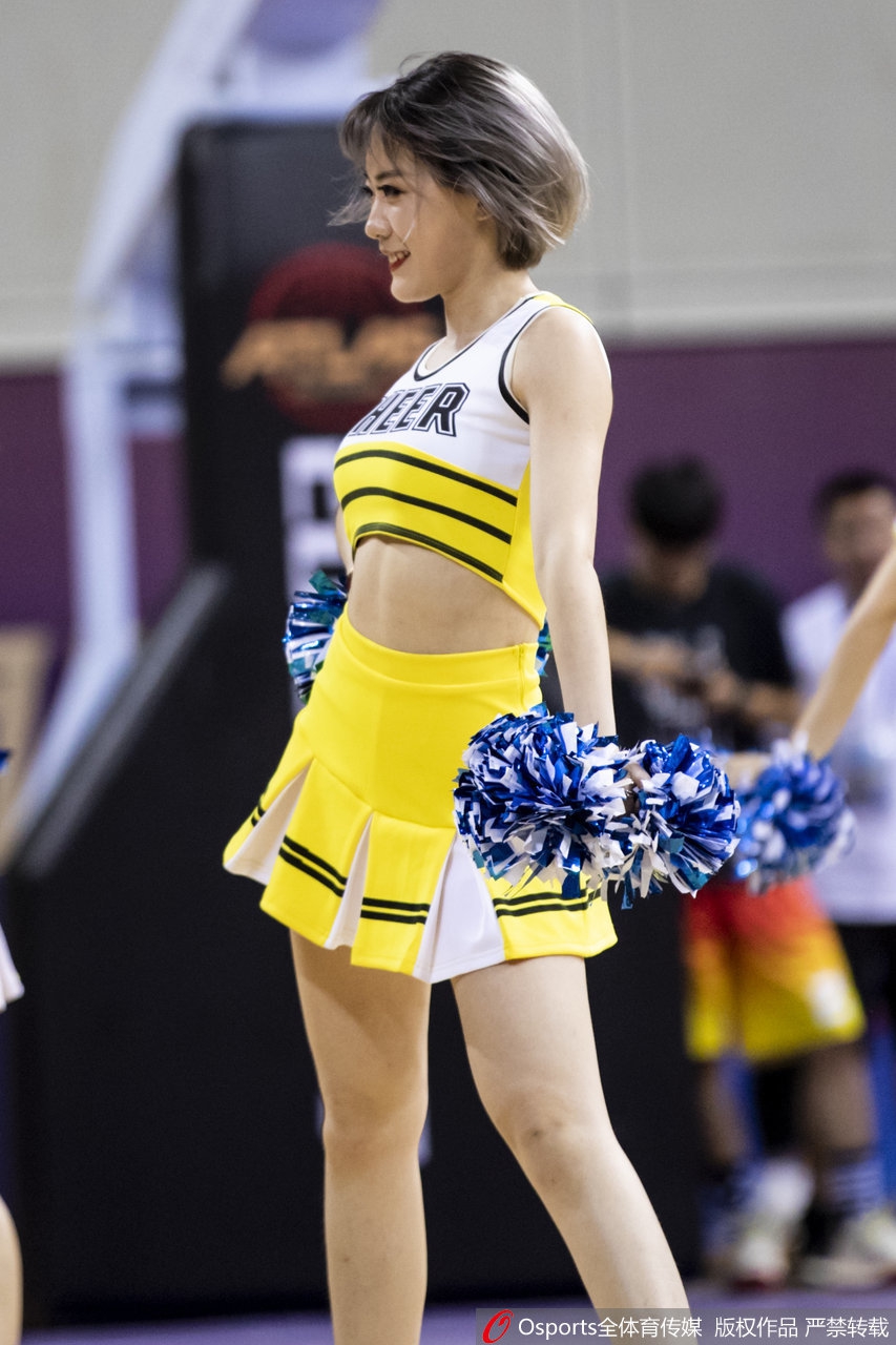 赛后，啦啦宝贝们合影留念，记录下在苏州八国赛舞台上的精彩瞬间，她们用汗水诠释着对啦啦操事业的热爱与执着。