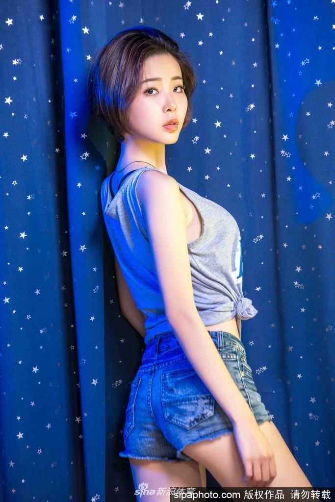 性感湖人宝贝秀靓丽身段