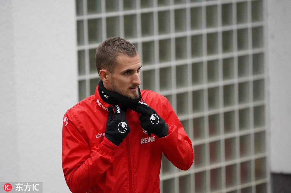 训练尾声，莫德斯特露出了一丝轻松的表情，但眉宇间依然锁着一丝忧愁，他知道真正的战斗远未开始。