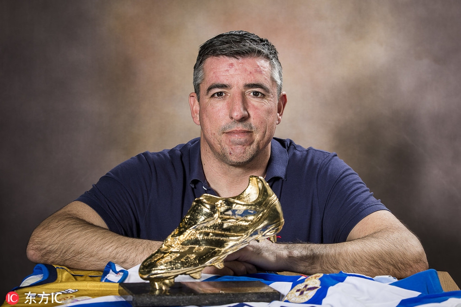 欧冠赛场上的马凯以一记势大力沉的凌空抽射攻破对手球门，宣告着超级拉科时代欧洲最强锋霸的归来。