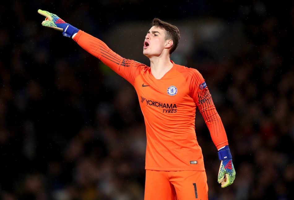 埃德森弃门而出冲到中场，宛如一位身穿门将球衣的自由人戏耍着狼队前锋