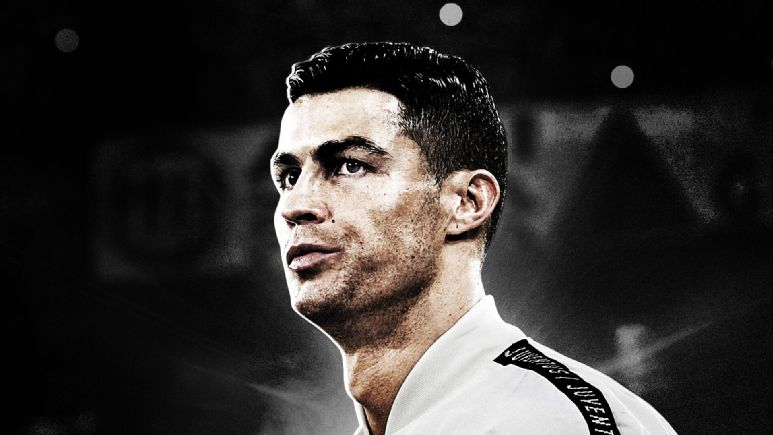 C罗在球场上霸气庆祝进球，他那标志性的咆哮声仿佛穿透了屏幕，将王者的霸气展露无遗。