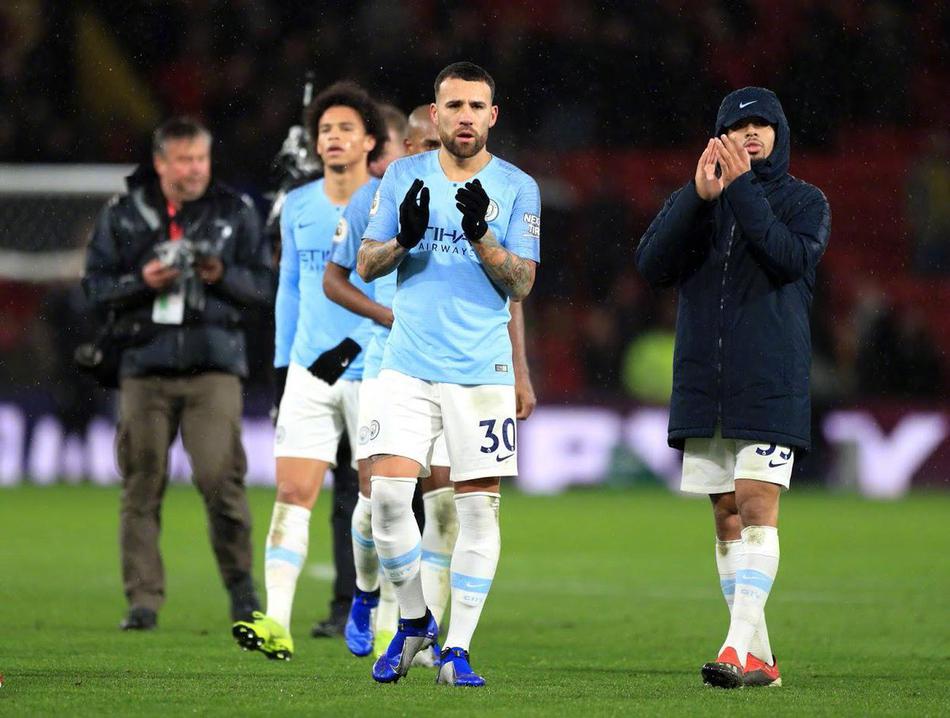 德布劳内送出精妙传球瞬间，他的双脚仿佛拥有魔法，总能撕开最密集的防线。