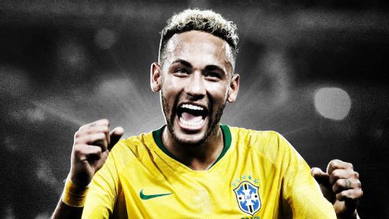 内马尔在赛场上展现他标志性的彩虹过人，皮球在他的操控下仿佛拥有了生命，充满了灵性与不羁的桑巴韵味。