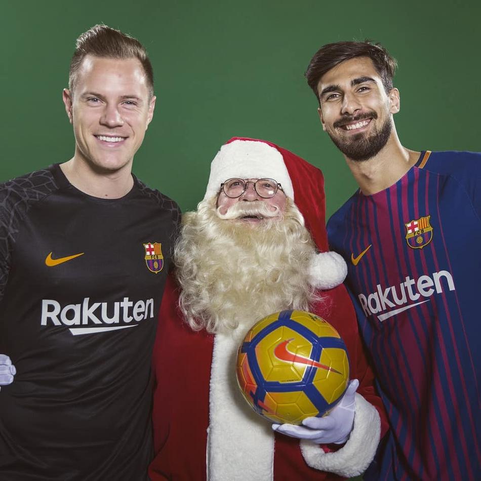 圣诞快乐！巴萨球星送祝福