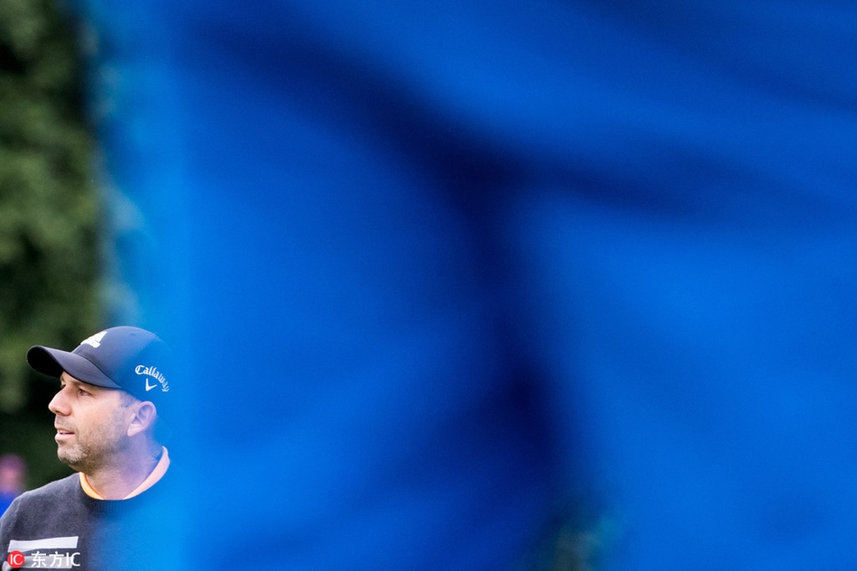 丹麦球手卢卡斯·毕雅格第三轮手感火热，正为抓下又一只小鸟而振臂欢呼。