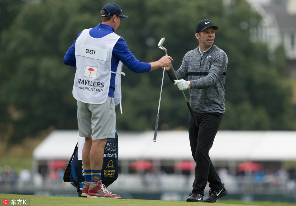 决赛轮同组对手巴巴·沃森发挥出色，最终捧起冠军奖杯。