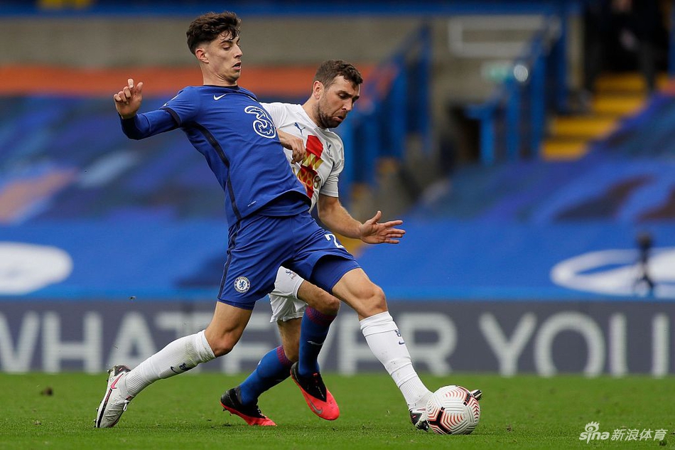 祖马高高跃起，力压水晶宫防守球员，以一记势大力沉的头槌攻门，皮球如出膛炮弹般飞入网窝。