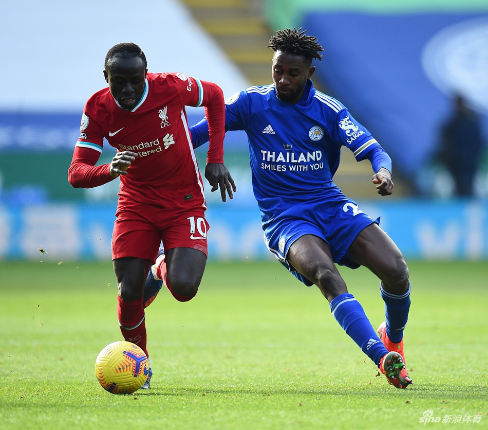 巴恩斯单刀赴会冷静推射远角，这粒进球彻底杀死了比赛悬念，也定格了利物浦卫冕路上的惨痛一页