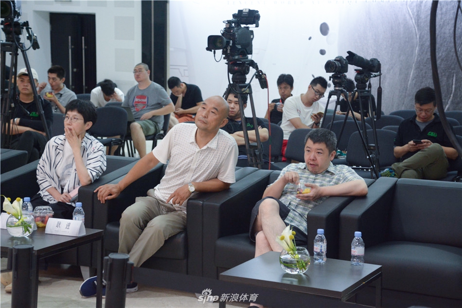 高清-AI赛决赛最终局打响