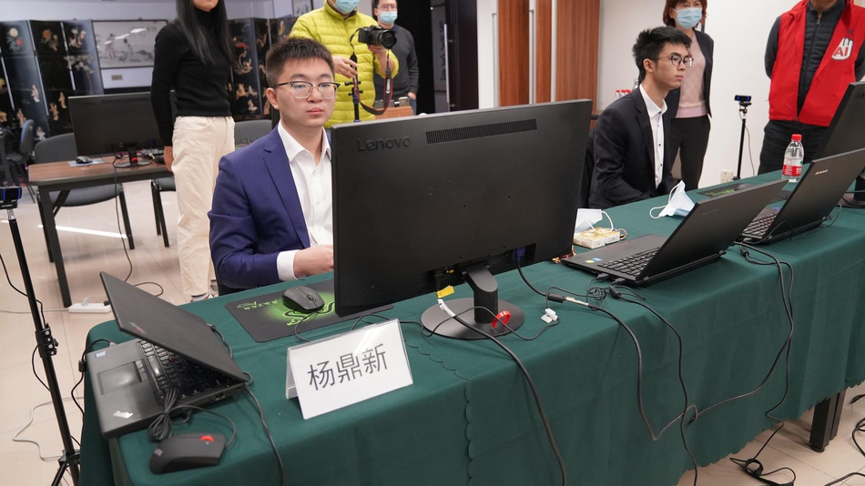 杨鼎新晋级四强