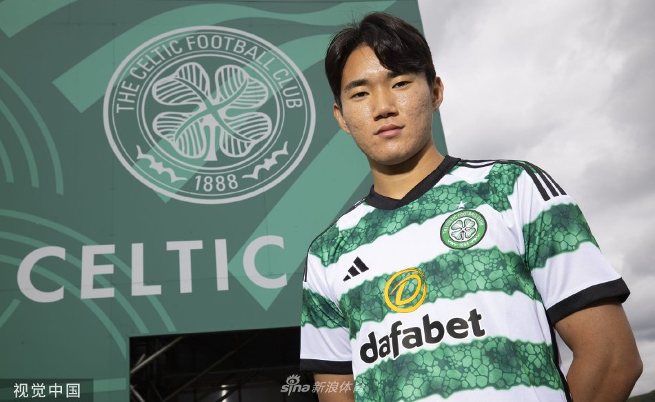 凯尔特人主场公园球场外景，宏伟的现代建筑与悠久的传统在此交融，正静静等待着新英雄的到来。