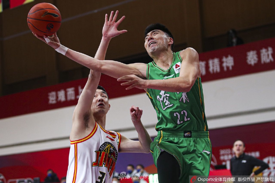 吉林队的姜伟泽在最后时刻手起刀落,命中绝平三分,这关键一投让吉林队死里逃生,将比赛拖入加时。