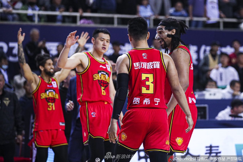 同曦队年轻球员们赛后神情落寞地走向更衣室,背影写满不甘,但这何尝不是成长必经之路。