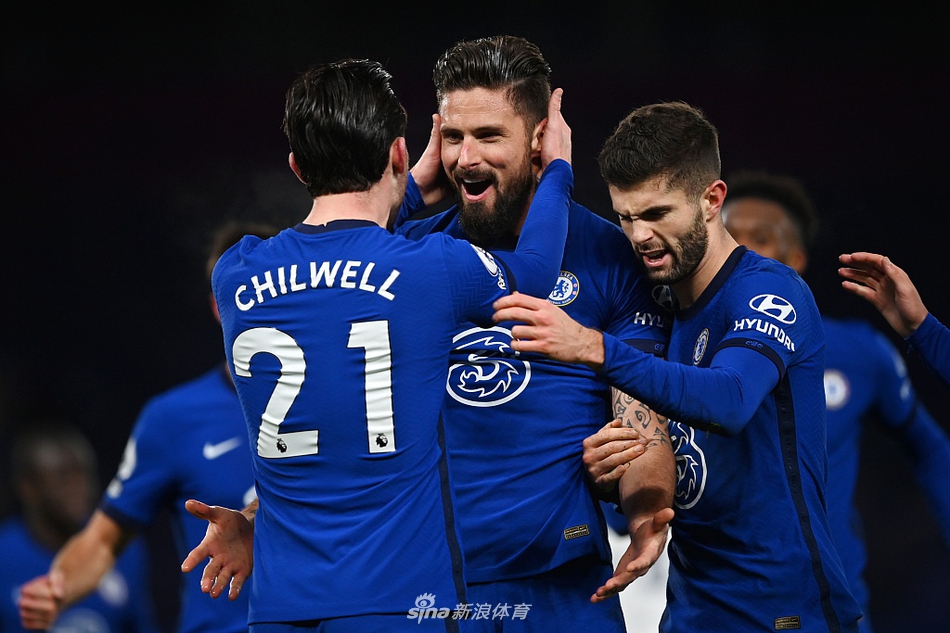 阿斯皮利奎塔破门后振臂高呼，脸上写满了兴奋，但背景里边裁举起的旗帜却让他的喜悦瞬间凝固。