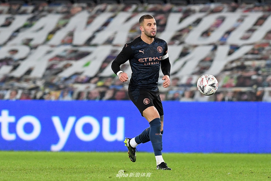 小将惠特克劲射破门瞬间，斯旺西禁区混战中打入挽回颜面的世界波