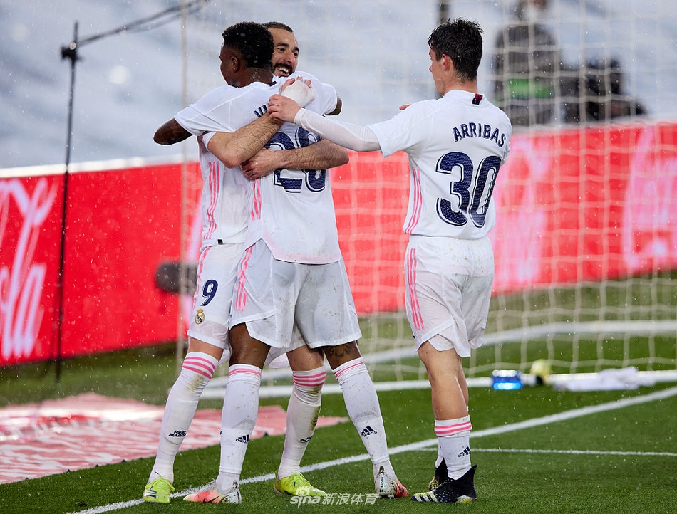 [流言板]火鍋盛宴！馬威排球大帽扇飛波斯特，波斯特也回應排球大帽