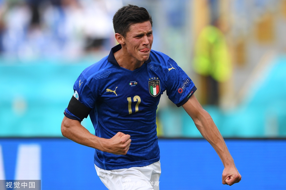 贝尔纳代斯基任意球攻门划过一道美妙弧线，却遗憾被立柱拒之门外，距离完美只差几厘米。