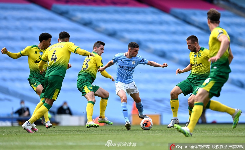 曼城攻击手们庆祝进球，热苏斯、斯特林等人脸上洋溢着笑容，这支攻击群的默契与火力在此刻展现得淋漓尽致