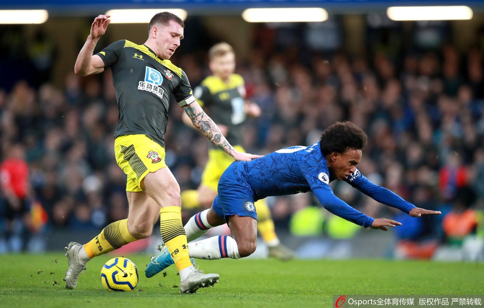 终场哨响，切尔西球员难掩失落，奥巴费米在门前的冷静搓射和雷蒙德的锦上添花，让蓝军在主场吞下失利的苦果。