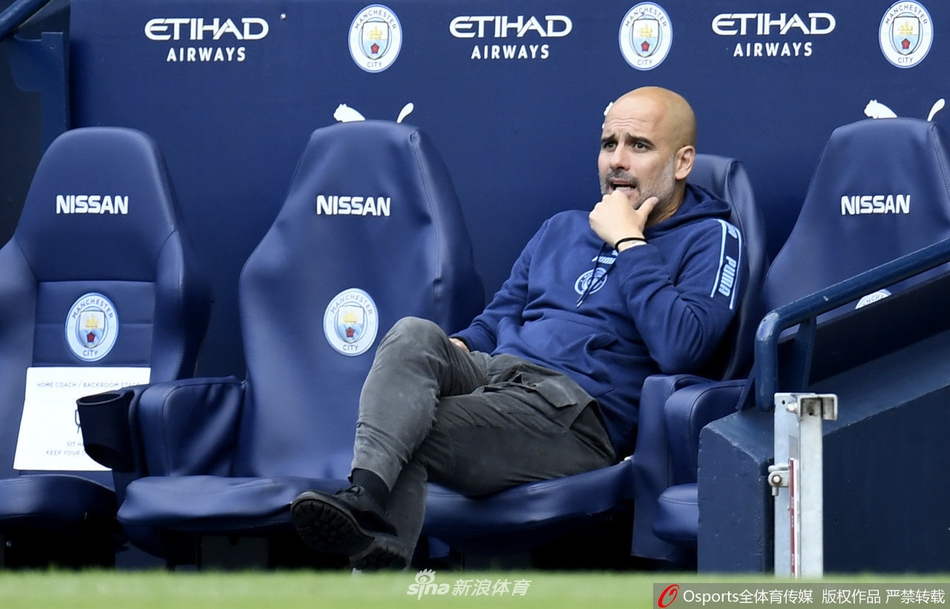 斯特林进球后激情怒吼，他用本赛季的出色表现证明了自己是蓝月亮攻击线上不可或缺的一把尖刀