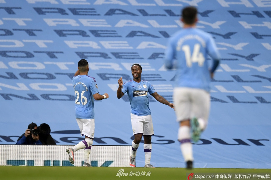 德布劳内点射破门，握拳怒吼彰显王者风范