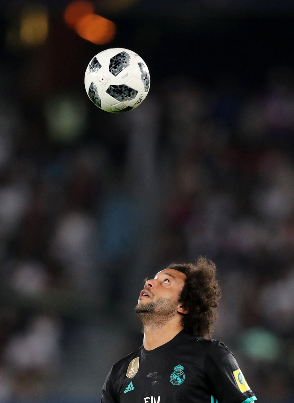 马塞洛争抢头球