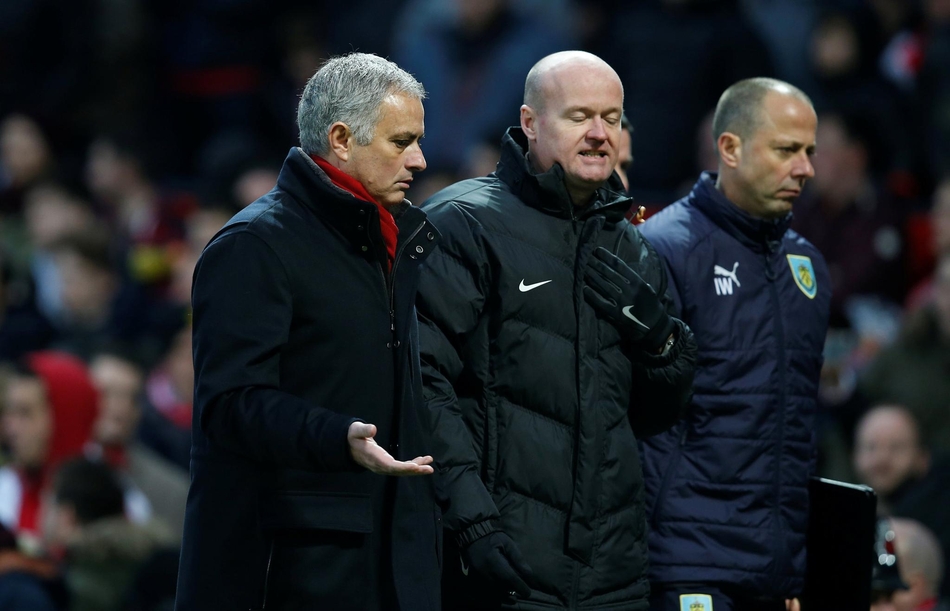 穆里尼奥愁眉不展