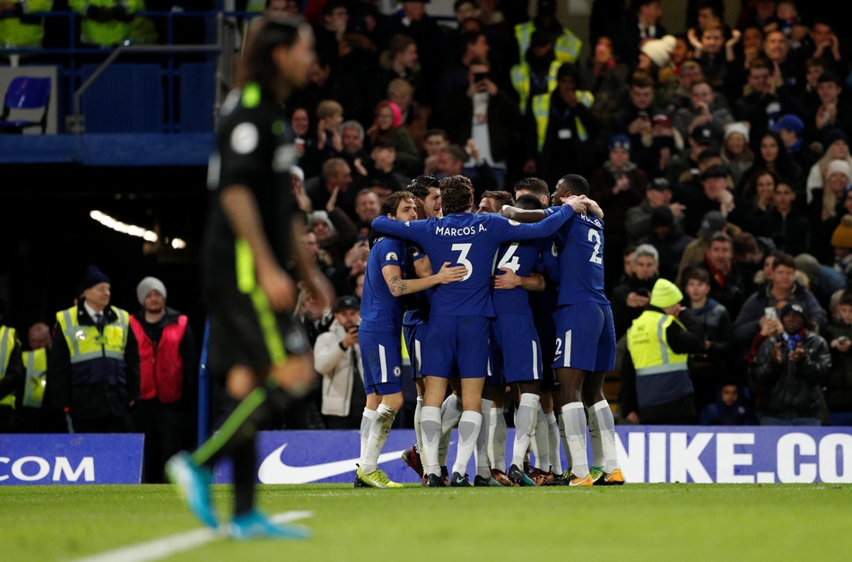 队友祝贺莫拉塔