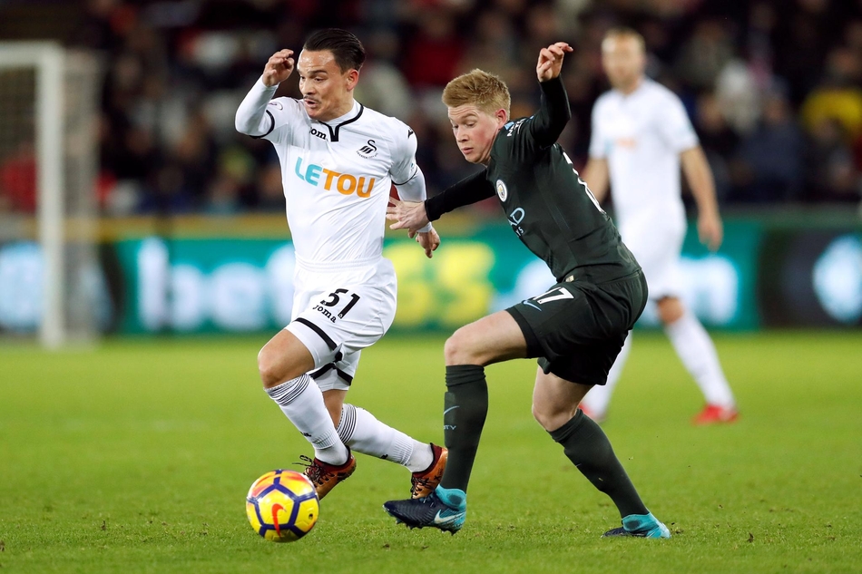 德布劳内奋力突破