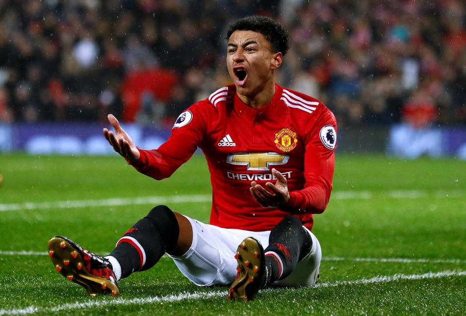 林加德坐在地上