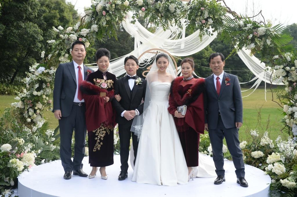 体操界大咖齐聚邹凯婚礼