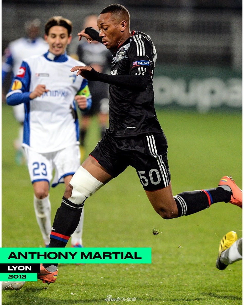 迭戈-科斯塔身披巴西国家队训练服，年轻的“盛世美颜”也曾憧憬过为桑巴军团效力的未来。