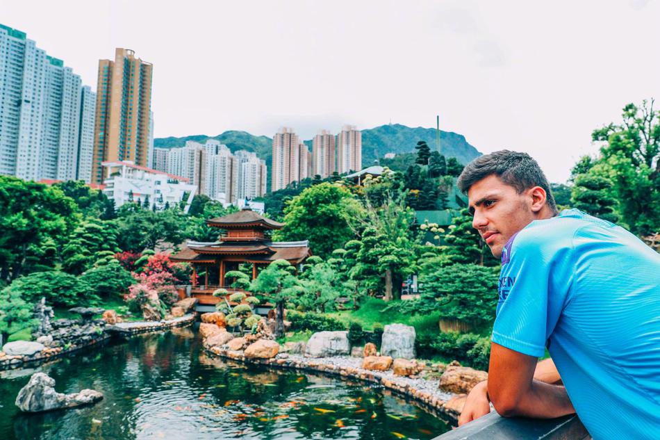 蓝月亮的东方之珠日记：曼城访港变身观光团，这波游客照够帅够亲民