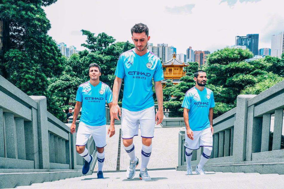 蓝月亮的东方之珠日记：曼城访港变身观光团，这波游客照够帅够亲民