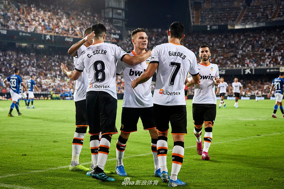 蓝桥风云起：切尔西群英在斯坦福桥严阵以待，青春的旋风吹拂着伦敦的天空