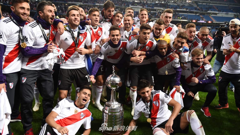 蓝月当空：曼城众将身披天蓝战袍列阵，瓜迪奥拉的战术蓝图在绿茵场上徐徐展开